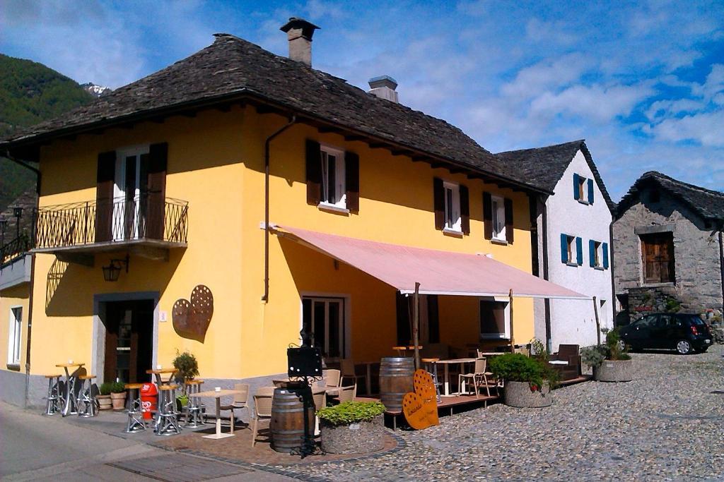 Locanda Poncini Maggia Exterior photo
